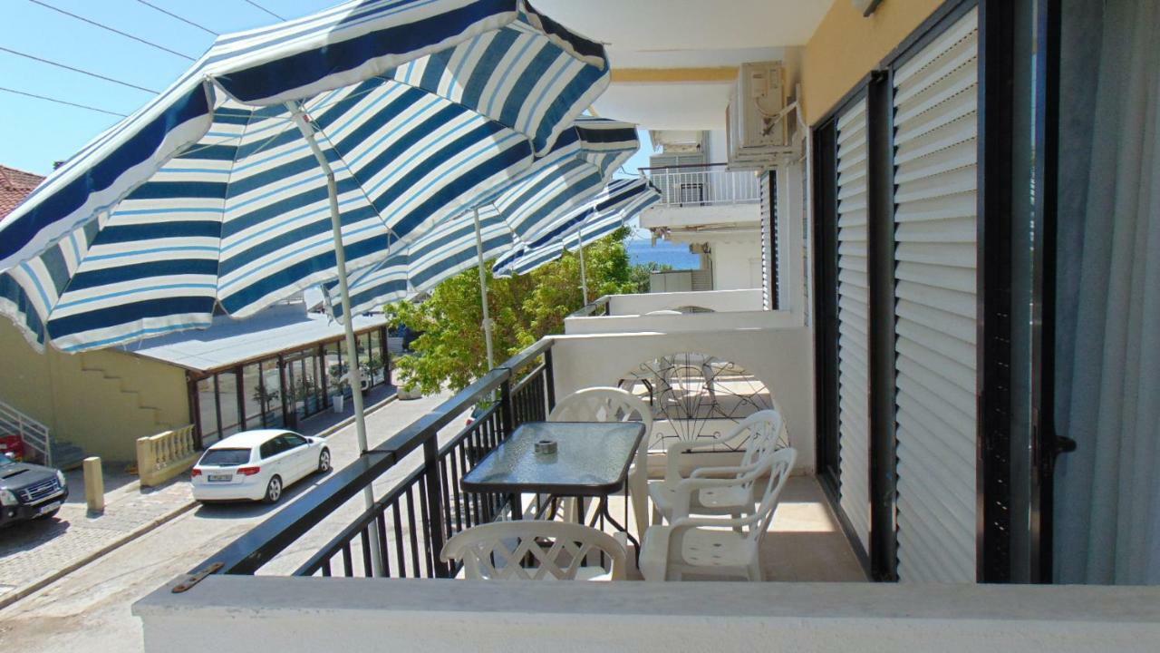 Aparthotel Hause Zorbas à Paralia Dionisiou Extérieur photo